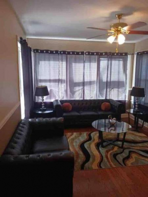Luxury 3BR, 1BA-5mins from Hyde Park